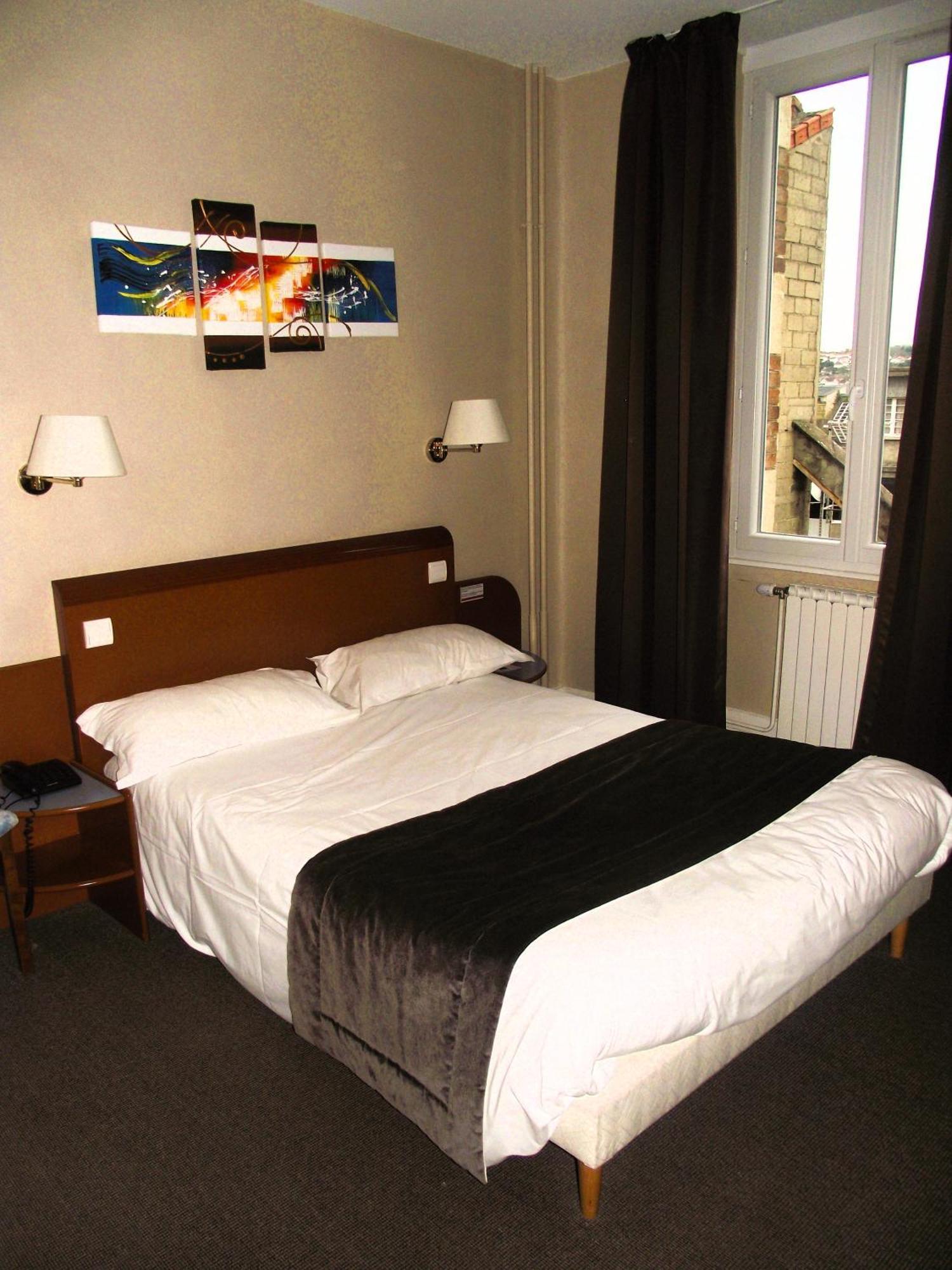 Logis Hotel Des Bourbons มงต์ลูซง ภายนอก รูปภาพ